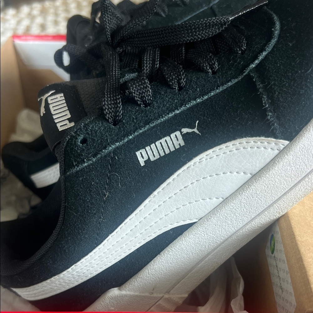 Puma carina women’s  Black and White Sneakers size 7 1/2 - Picture 8 of 14
